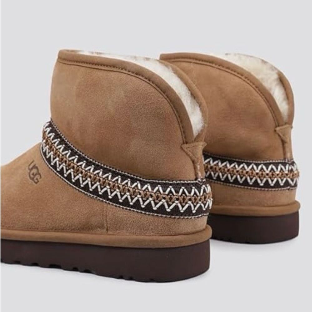 NIB UGG Classic Suede Boot Mini Crescent Women Sz 10 Chestnut Braid Winter NEW - Picture 2 of 5